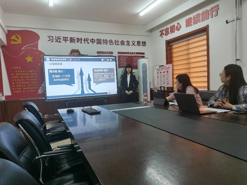 图片包含 室内, 天花板, 桌子, 窗户描述已自动生成