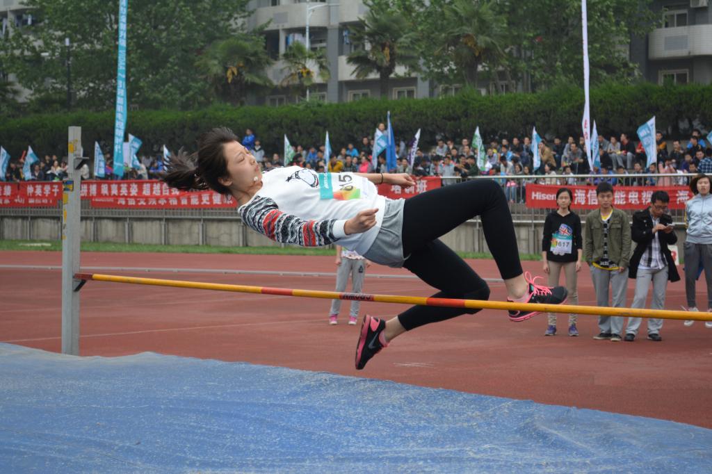 背越式跳高过杆教案_背越式跳高技术教案_背越式跳高教案范文