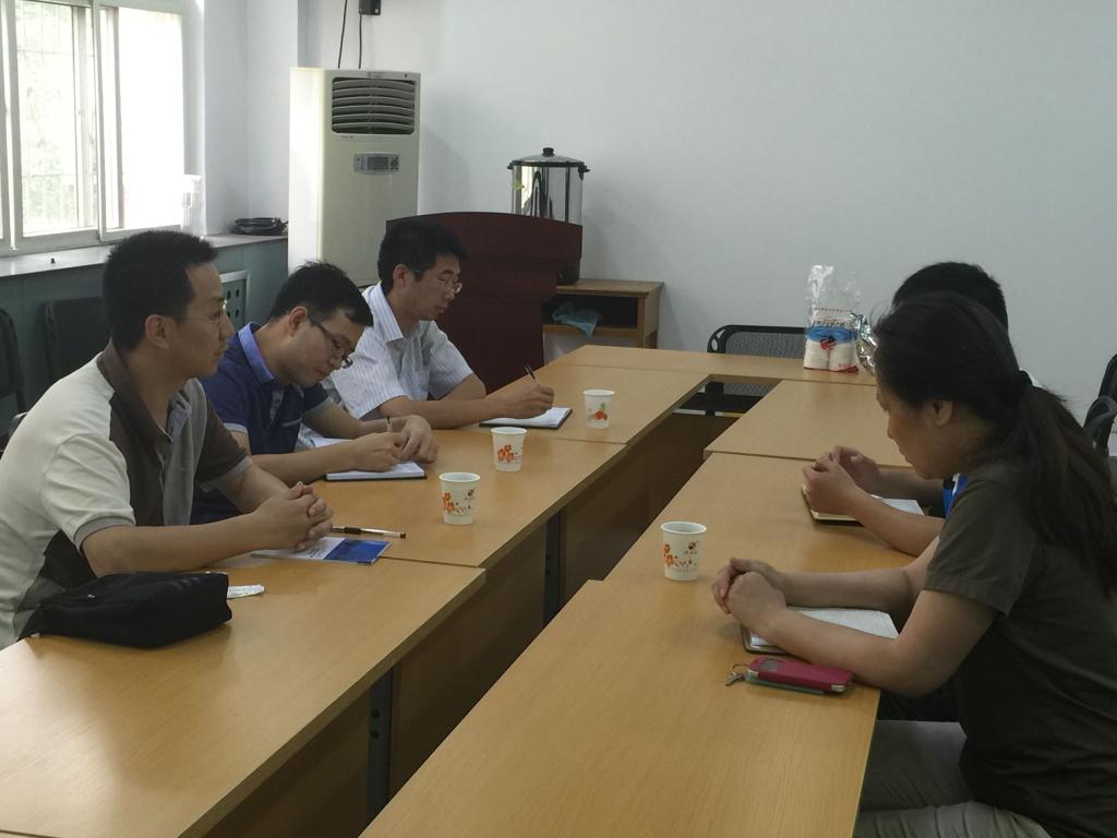 网络中心党支部赴离退休处就智慧养老关爱健