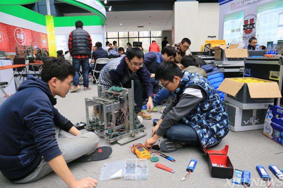 机械学院本科生在VEX机器人世界排名赛中国