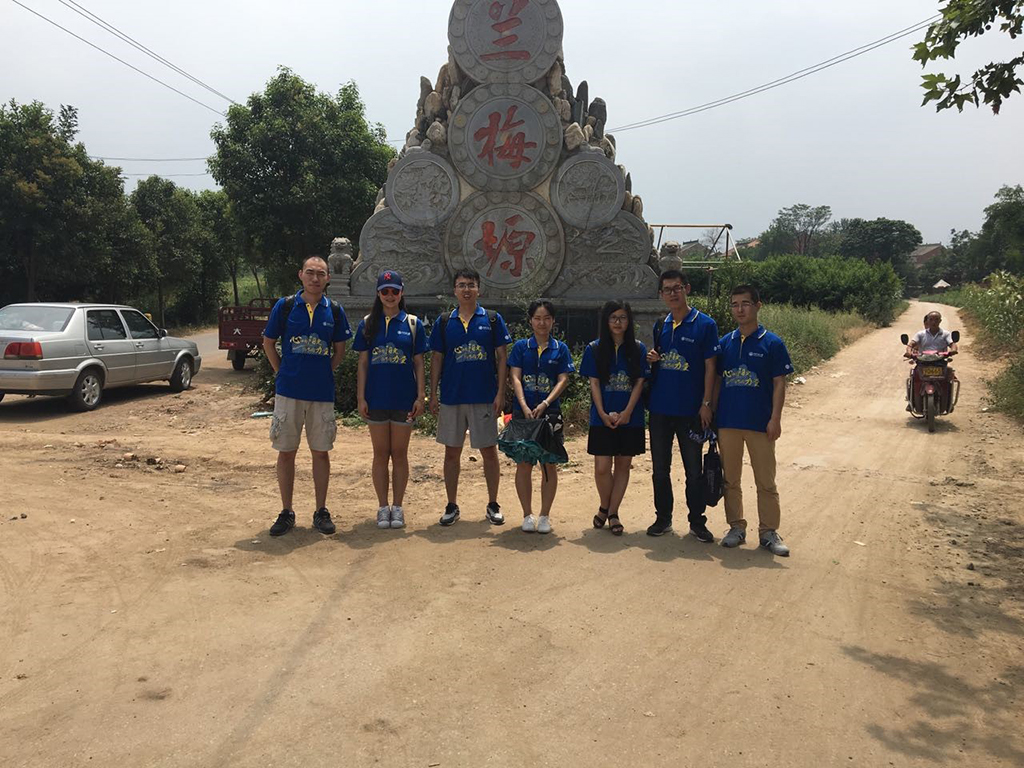 西安交大学子赴周至县调研农产品滞销问题找寻