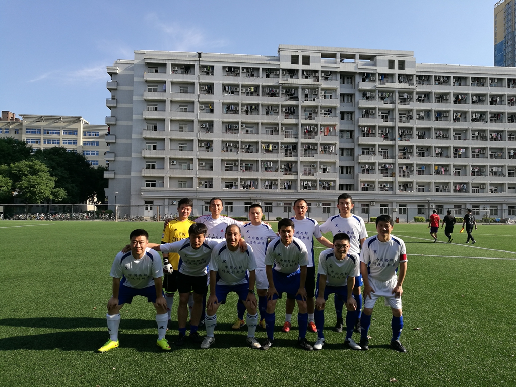 碧桂园陕西区域职工足球队来校交流-西安交大