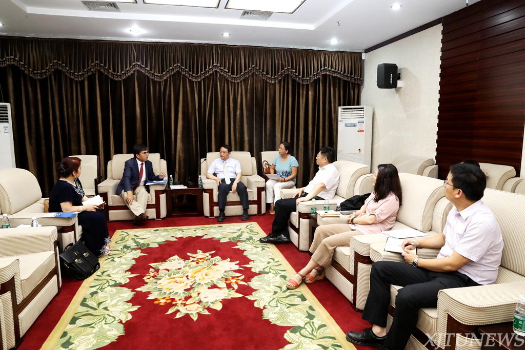 塔吉克斯坦国家丝路基金会主席访问西安交大