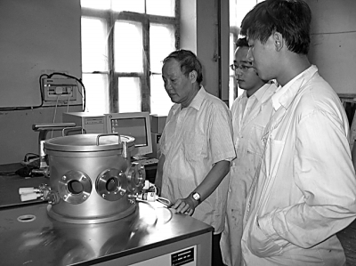 【光明日报整版】雷清泉校友:盯住有希望的点