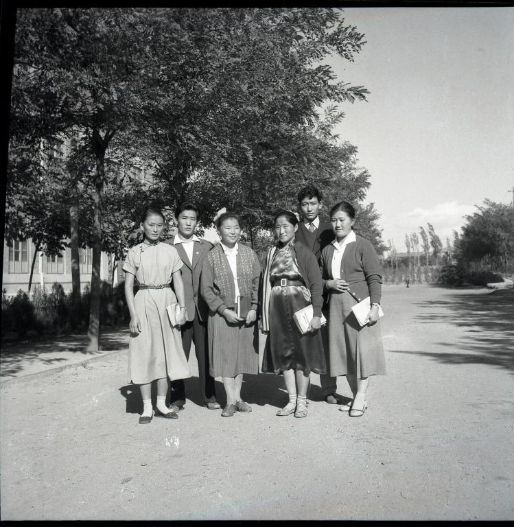1959年,蒙古留学生在校园里