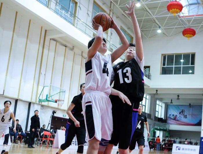 中国哪所大学女生踢足球厉害,哪个大学女足球厉害