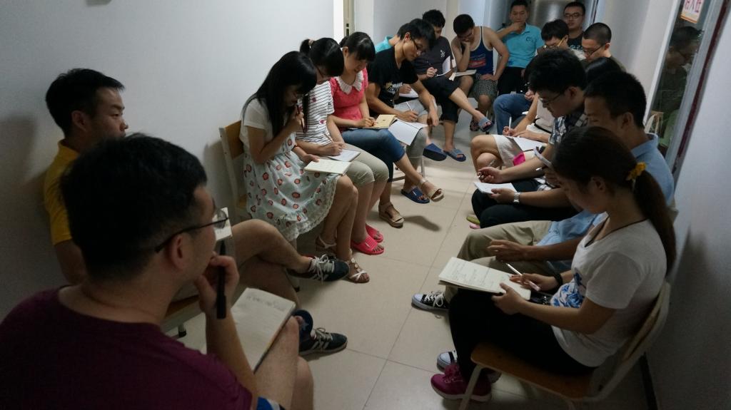 每晚十点走廊例会