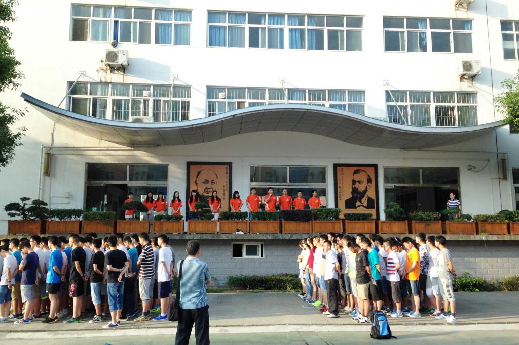 实践团队与同学们见面