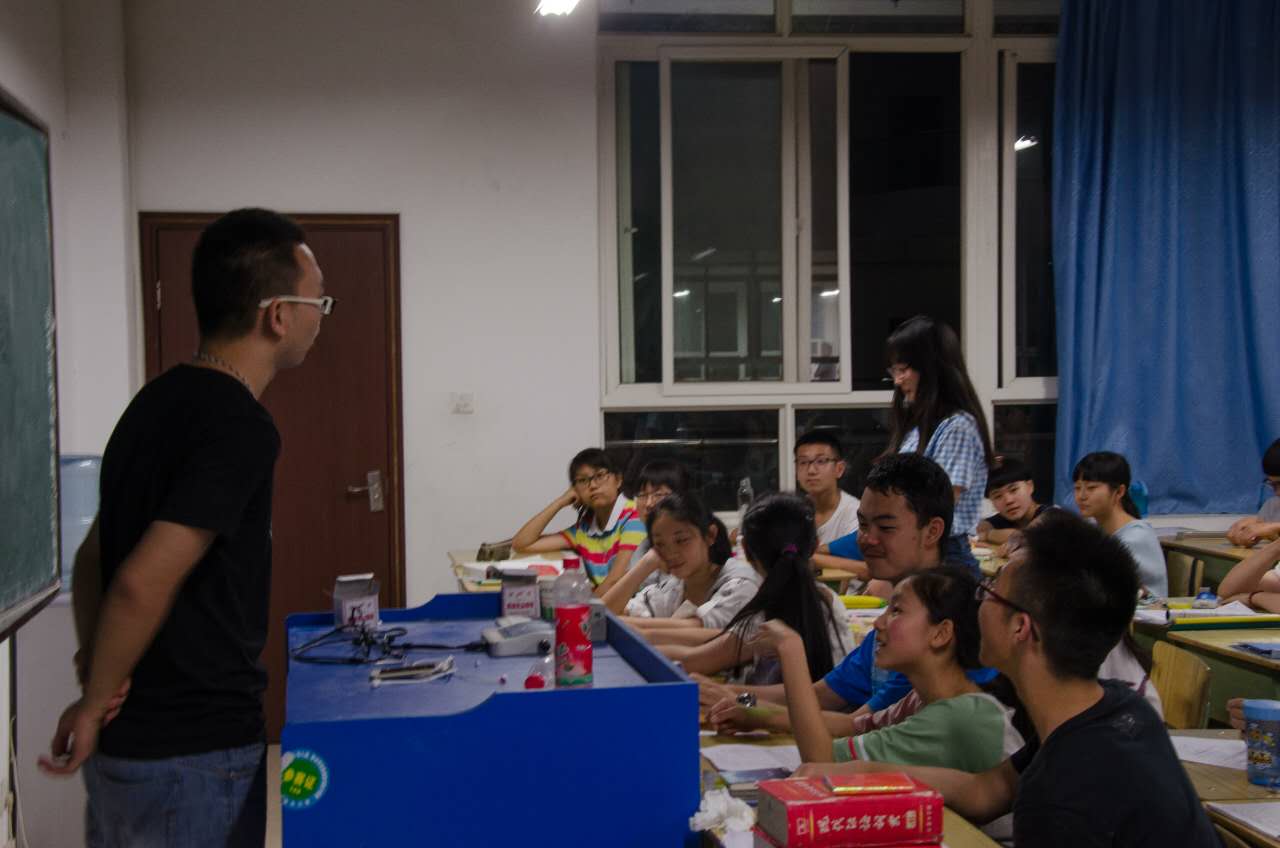 金一戈同学讲授《辩论的技巧》