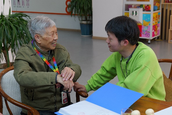 仲英书院联合相关单位赴鄠邑看望离退休干部王世绍并开展系列活动