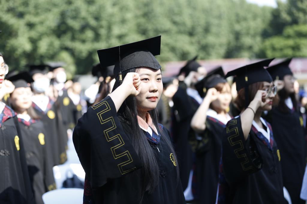 西安交通大学2020年学生毕业典礼暨学位授予仪式隆重举行